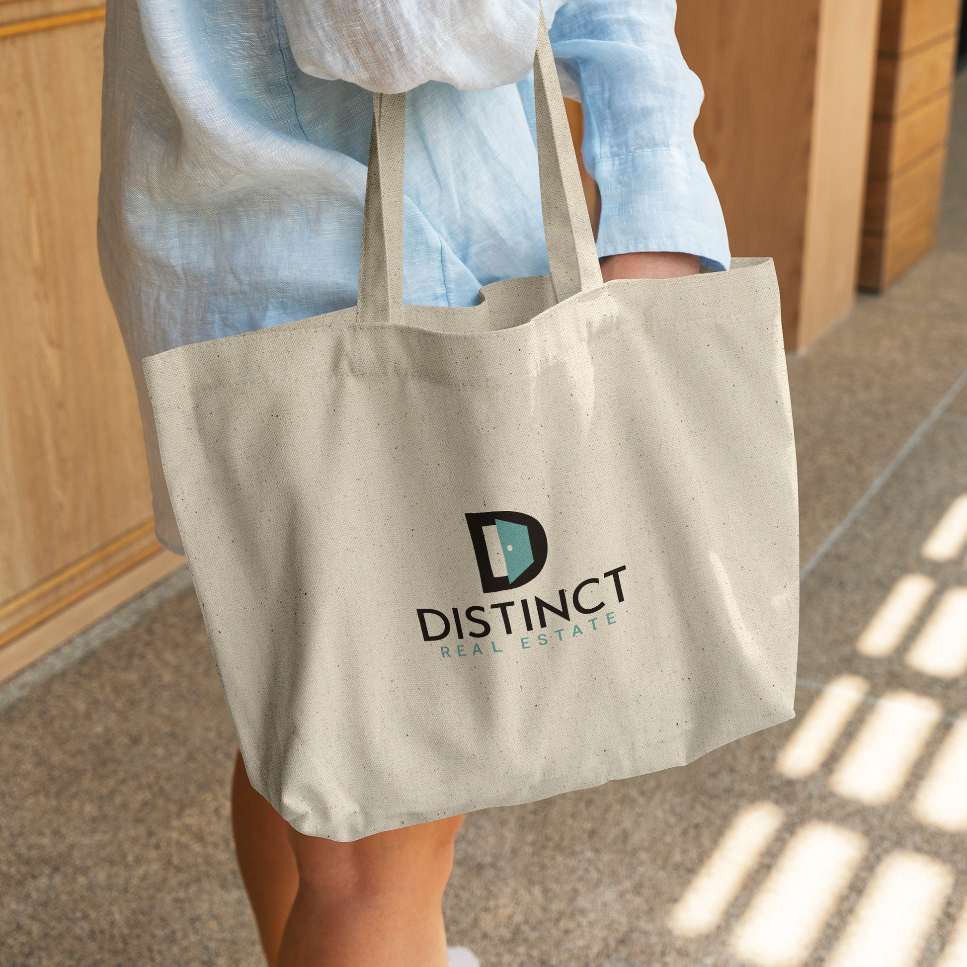 Distinct_-_18x15_Gusseted_Cotton_Tote_wi_CottonTote_L_WomanDigging_Mockup.png